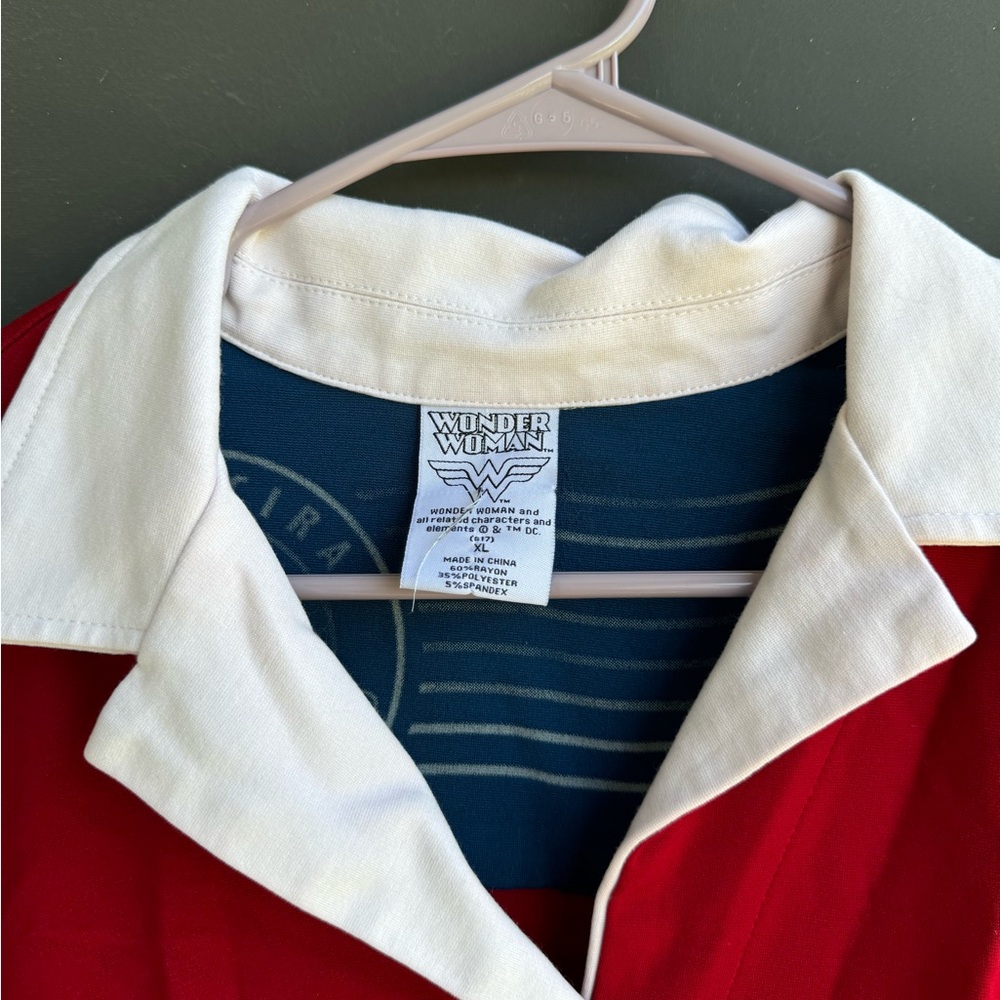 Hot Tooic exclusive DC Comics bombshells Wonder Woman retro style button down - Picture 2 of 6